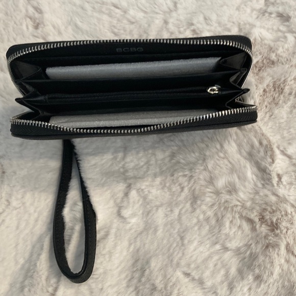 BCBG Brand new wallet. - Picture 2 of 5